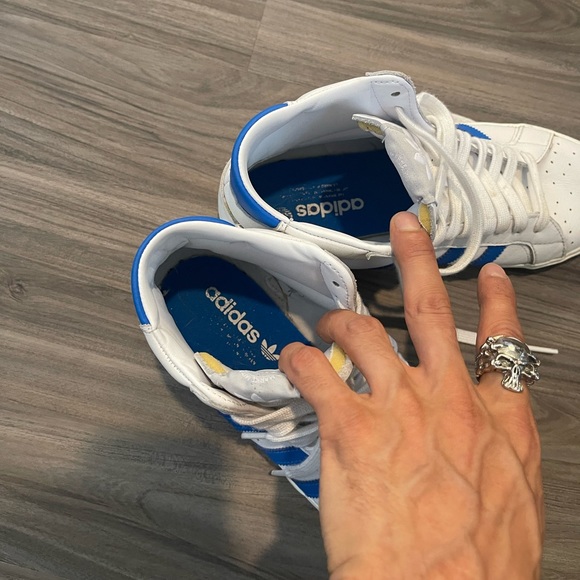 [SOLD] Adidas mid top shoes - Picture 8 of 8